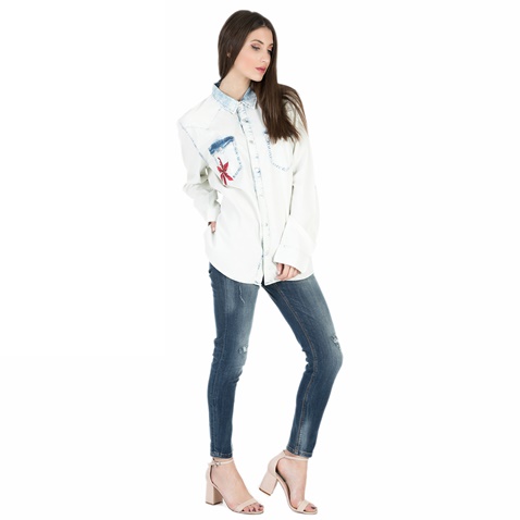 GUESS-Γυναικείο τζιν πουκάμισο με τύπωμα Guess BOYFRIEND λευκό