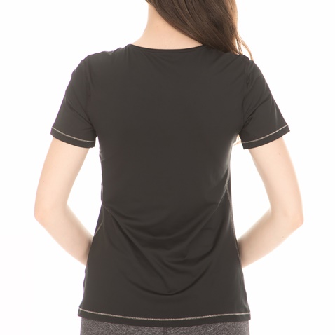 NIKE-Γυναικεία κοντομάνικη μπλούζα NIKE SWOOSH SELFIE μαύρη