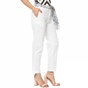 GUESS-Γυναικείο παντελόνι chino GUESS CANDIS λευκό με φλοράλ ζώνη
