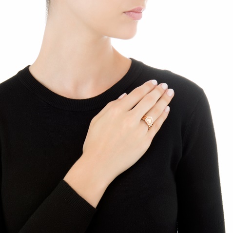 FOLLI FOLLIE-Γυναικείο επίχρυσο τριπλό δαχτυλίδι PLAYFUL HEARTS με καρδιές