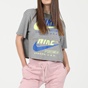 NIKE-Γυναικείο cropped t-shirt NIKE CJ2040 W NSW ICN CLSH SS TOP γκρι