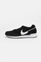 NIKE-Ανδρικά παπούτσια running CQ4557 NIKE VENTURE RUNNER SUEDE μαύρα