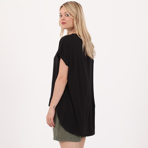 ATTRATTIVO-Γυναικεία μακριά μπλούζα με κολιέ ATTRATTIVO μαύρη