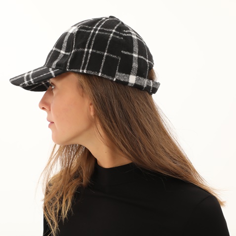 ATTRATTIVO-Γυναικείο χειμερινό καπέλο ATTRATTIVO 9K20783 μαύρο λευκό καρό
