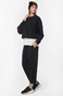 BODY ACTION-Γυναικεία oversized cropped φούτερ μπλούζα BODY ACTION  061227-01 μαύρη