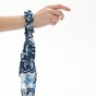 ATTRATTIVO-Γυναικείο scrunchie ATTRATTIVO 9K21081 λευκό μπλε